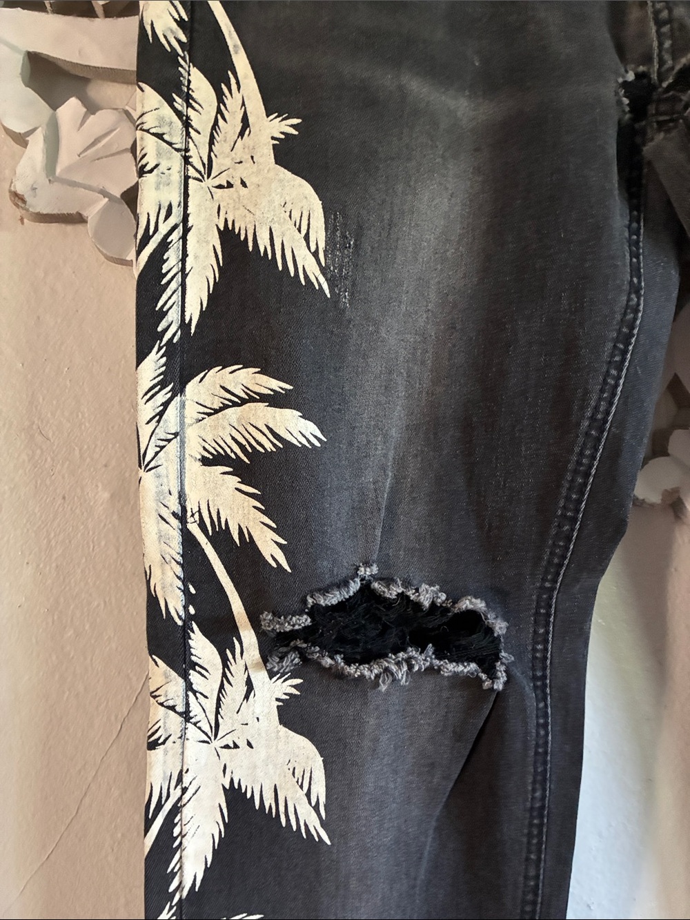 Women Black Skinny Jeans with White Palm Print - Picture 2 of 6